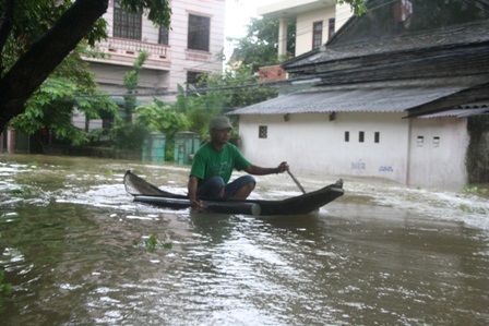 Lũ chia cắt toàn bộ thành phố Huế - 6