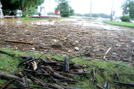 Mưa lũ miền Trung: 24 người chết và mất tích - 5