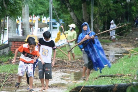 Mưa lũ miền Trung: 24 người chết và mất tích - 10