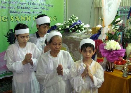 3 đứa trẻ bỗng chốc mồ côi cha mẹ - 1