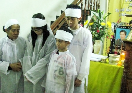 3 đứa trẻ bỗng chốc mồ côi cha mẹ - 2