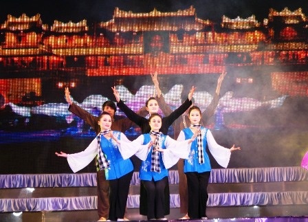 Ấn tượng đêm nhạc “Tình Huế” chào mừng năm du lịch quốc gia  - 13