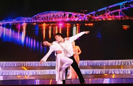 Ấn tượng đêm nhạc “Tình Huế” chào mừng năm du lịch quốc gia  - 14