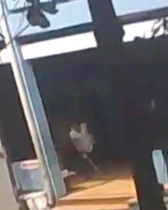 “Clip hàng chục nữ sinh bị quất roi vào mông” không phải xảy ra ở Huế - 1 “Clip hàng chục nữ sinh bị quất roi vào mông” không phải xảy ra ở Huế - 1