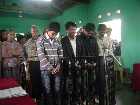 23 năm tù cho nhóm 4 thanh niên đánh chết người - 1