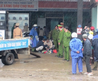 Cháy xe máy sát cây xăng - 3 Cháy xe máy sát cây xăng - 3