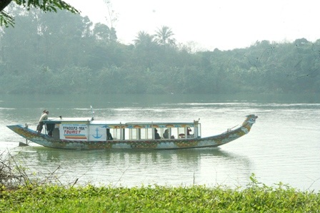 Đầu năm rồng đi thuyền rồng Huế lấy “hên” - 1