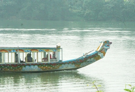 Đầu năm rồng đi thuyền rồng Huế lấy “hên” - 3