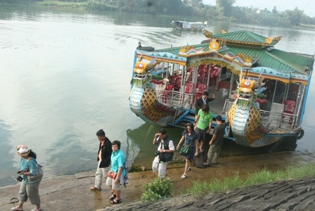 Đầu năm rồng đi thuyền rồng Huế lấy “hên” - 9