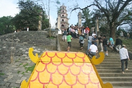 Đầu năm rồng đi thuyền rồng Huế lấy “hên” - 11