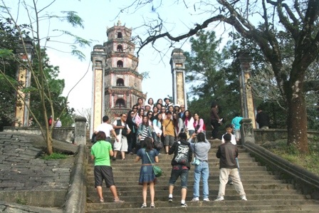 Đầu năm rồng đi thuyền rồng Huế lấy “hên” - 10