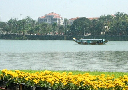 Đầu năm rồng đi thuyền rồng Huế lấy “hên” - 6