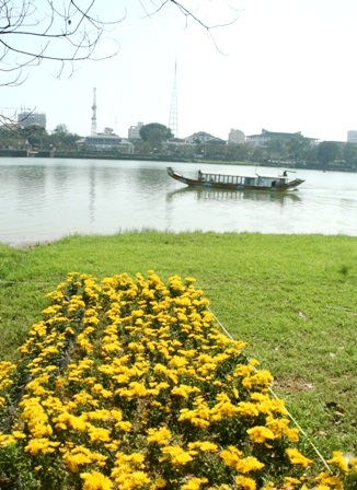 Đầu năm rồng đi thuyền rồng Huế lấy “hên” - 13