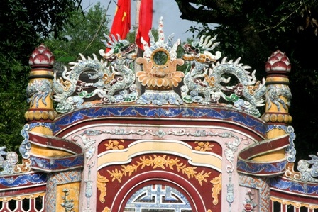 Dạo quanh những bức bình phong rồng độc đáo xứ Huế  - 2