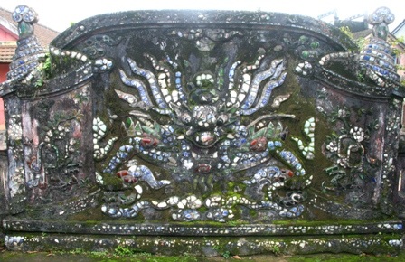 Dạo quanh những bức bình phong rồng độc đáo xứ Huế  - 5