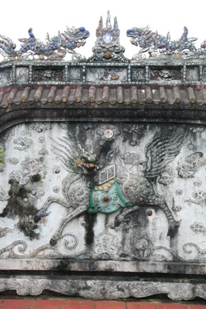 Dạo quanh những bức bình phong rồng độc đáo xứ Huế  - 7