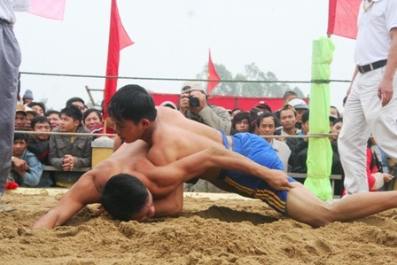 Về làng Sình xem vật cổ truyền - 12