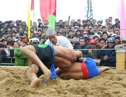 Về làng Sình xem vật cổ truyền - 5