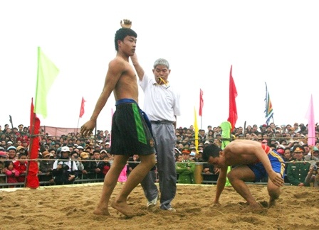 Về làng Sình xem vật cổ truyền - 15