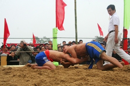 Về làng Sình xem vật cổ truyền - 4