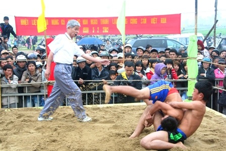 Về làng Sình xem vật cổ truyền - 6