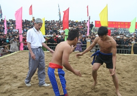 Về làng Sình xem vật cổ truyền - 3