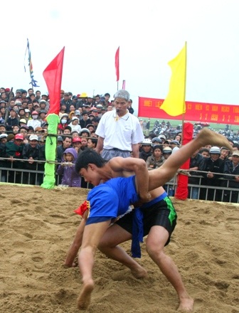 Về làng Sình xem vật cổ truyền - 7