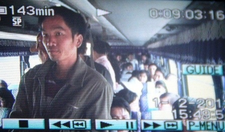 “Nhét” gần 90 hành khách trên xe 51 chỗ - 2