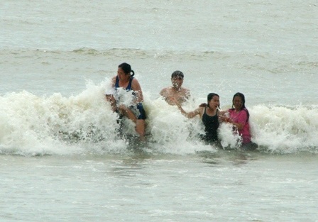 Hàng vạn người đổ về biển Long Hải đầu năm rồng - 3