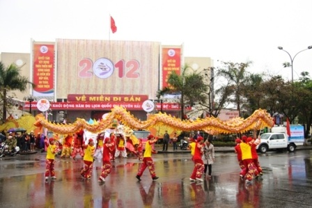 Khai hội Năm Du lịch quốc gia duyên hải Bắc Trung Bộ - Huế 2012 - 5 Khai hội Năm Du lịch quốc gia duyên hải Bắc Trung Bộ - Huế 2012 - 5