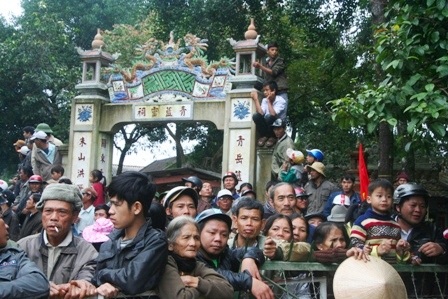 Hơn 10.000 người về dự hội đua trải truyền thống Hương Thủy - 16