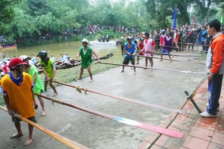 Hơn 10.000 người về dự hội đua trải truyền thống Hương Thủy - 4