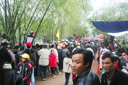 Hơn 10.000 người về dự hội đua trải truyền thống Hương Thủy - 18