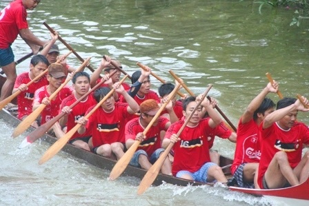 Hơn 10.000 người về dự hội đua trải truyền thống Hương Thủy - 10