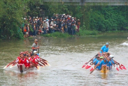 Hơn 10.000 người về dự hội đua trải truyền thống Hương Thủy - 9