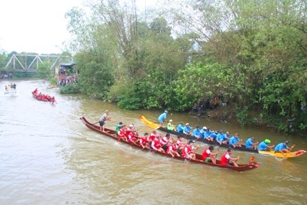Hơn 10.000 người về dự hội đua trải truyền thống Hương Thủy - 27
