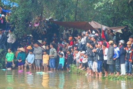 Hơn 10.000 người về dự hội đua trải truyền thống Hương Thủy - 11