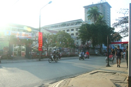 Ngắm nắng về ấm áp trên phố phường sau 3 tháng giá lạnh - 3