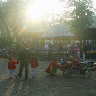 Ngắm nắng về ấm áp trên phố phường sau 3 tháng giá lạnh - 4