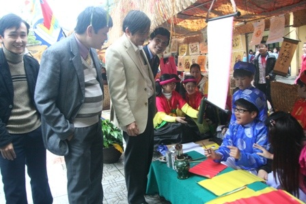 Phiên chợ quê xưa 3 miền đầy hấp dẫn của HS cấp 1 - 1