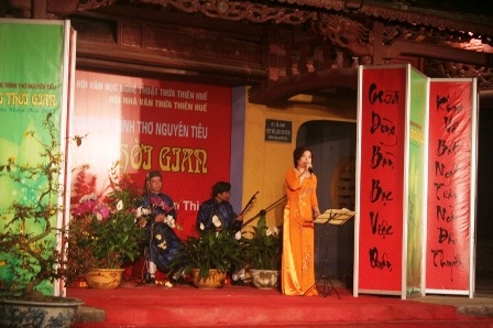 Đêm thơ nguyên tiêu “Âm vọng thời gian” - 3 Đêm thơ nguyên tiêu “Âm vọng thời gian” - 3