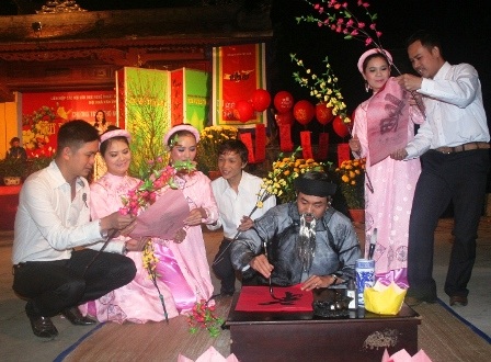 Đêm thơ nguyên tiêu “Âm vọng thời gian” - 7 Đêm thơ nguyên tiêu “Âm vọng thời gian” - 7