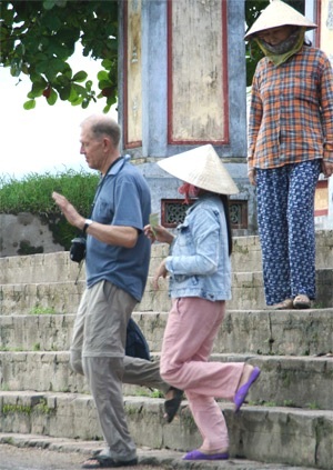 Lập đường dây nóng xử lý việc chèo kéo, chặt chém du khách