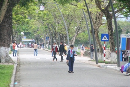 Đường đi bộ đầu tiên cho du khách trước Đại Nội Huế