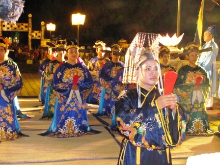 Lại xuất hiện “vua giả” trong lễ tế đàn Nam Giao 2012