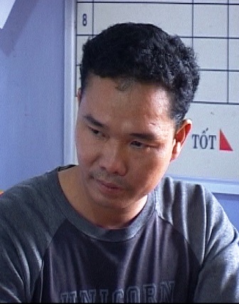 Cảnh sát giao thông bị tài xế xe tải cầm mã tấu rượt chém