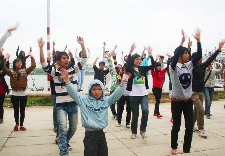 200 teen Huế lần đầu tiên nhảy flashmob chào mừng Festival