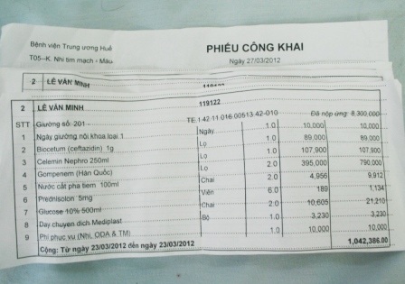 Nghẹn lòng trước đôi mắt cháu bé 3 tuổi bị ung thư máu 