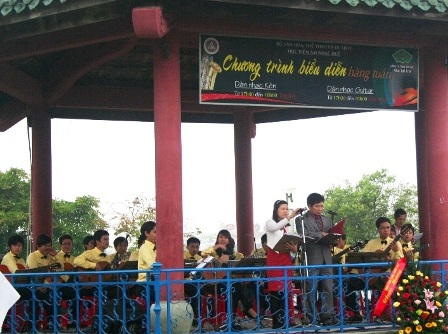 Ra mắt dàn hòa tấu Guitar đường phố Huế - 1 Ra mắt dàn hòa tấu Guitar đường phố Huế