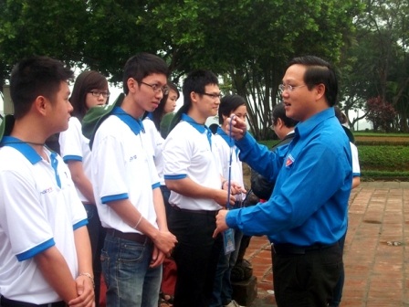 300 tình nguyện viên ra quân tình phục vụ Festival Huế 2012